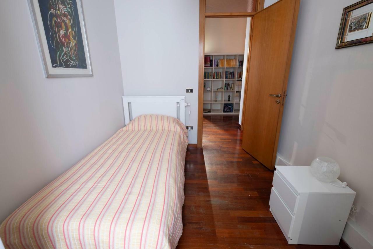 Standard Single Room with Shared Bathroom,813875231:JPEG